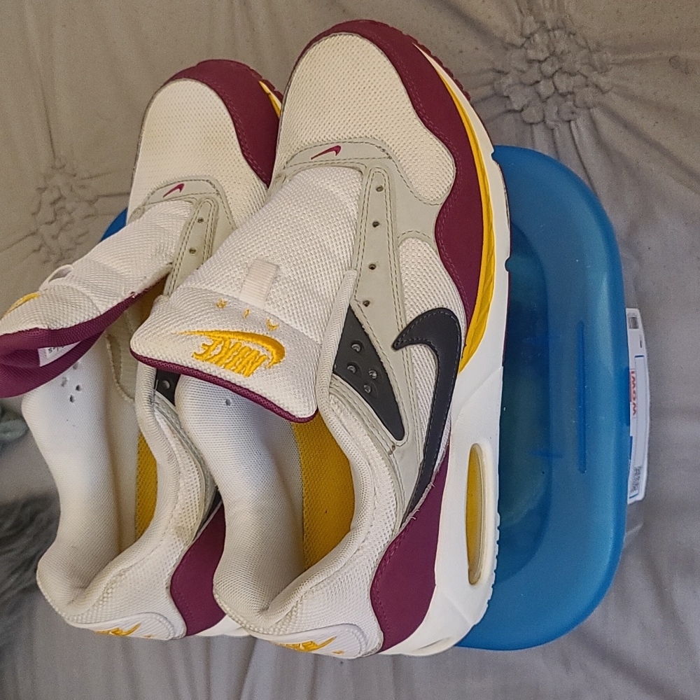 Sneakers - Picture 2 of 6